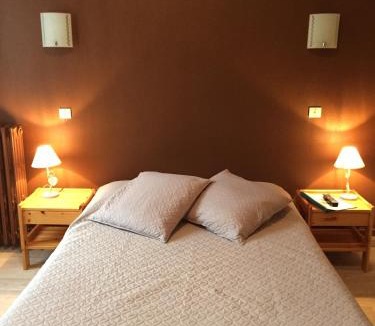 La Haye-du-Puits Hotel | Le Commerce