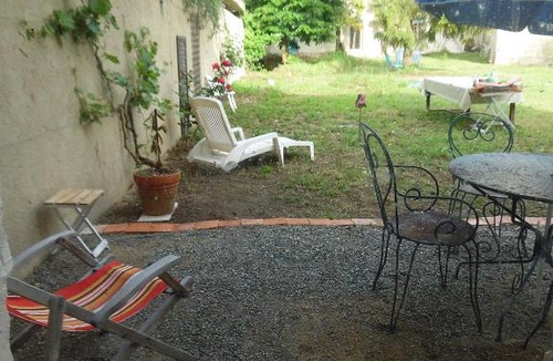 Courchamps Apartment | LE COMPOSTELLE PRIEURE GITE LES MEDIEVALES