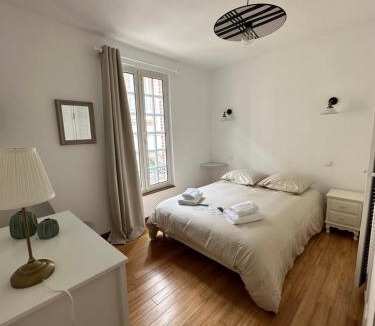 La Ferte-Frenel Hotel | Le Comptoir du Paradis