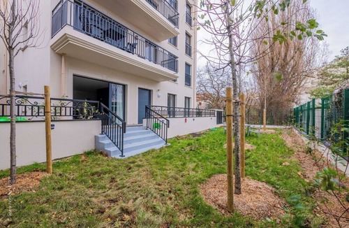 Clamart Apartment | Le Continental ~ Garden ~ Parking ~ Spacious