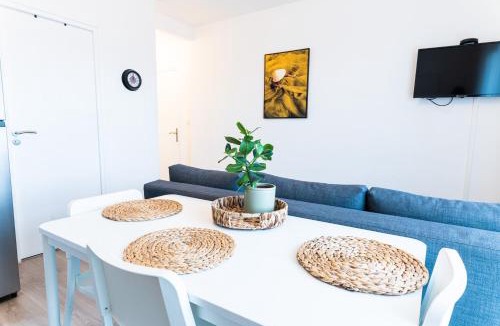 Peloux-Mail Apartment | Le coquet - Balcon - Proche gare - Parking