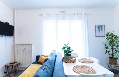 Peloux-Mail Apartment | Le coquet - Balcon - Proche gare - Parking