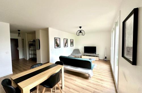 Quartier Grieu-Vallon Suisse-Saint-Hilaire Apartment | Le Coquet-T3-Wifi-parking