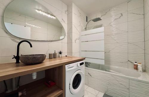 Quartier Grieu-Vallon Suisse-Saint-Hilaire Apartment | Le Coquet-T3-Wifi-parking