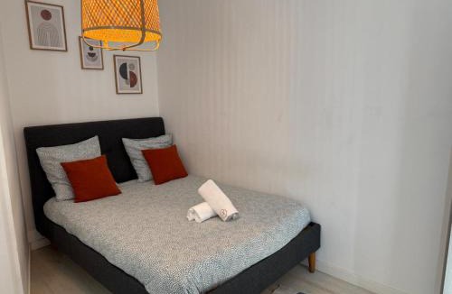 Castelsarrasin Apartment | LE CORAIL - 1 chambre, idéal couple, parking, 10min Canal du Midi