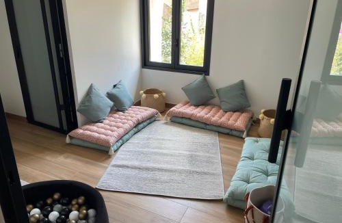 Meze Apartment | Le Corail