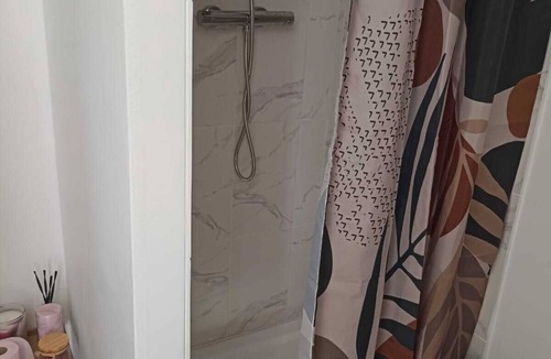 Saint-Maurice-de-Beynost Apartment | Le Cosy chic