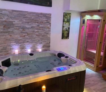Cuvilly Apartment | Le Cosily jacuzzi et sauna privatif