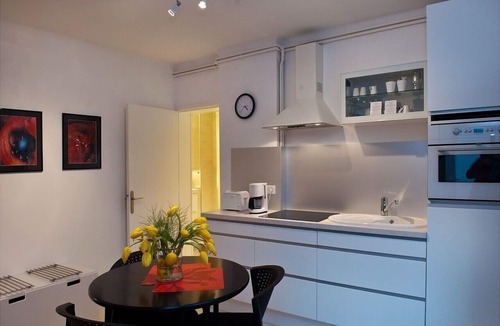 Marcq-en-Baroeul Apartment | 'Le Cosmobulles' Furnished studio. Gr Boulevards de Lille. Week or month rental