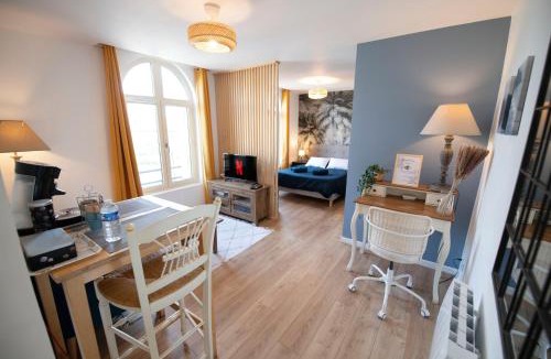 Centre-Ville Apartment | Le Cosy & Boisé de Pontoise