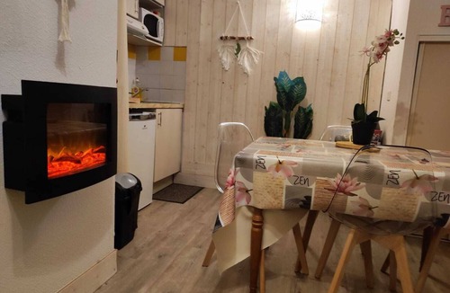 Guzet Neige Apartment | Le Cosy Fleuri and its warm assets 🌸, Le Cosy Fleuri