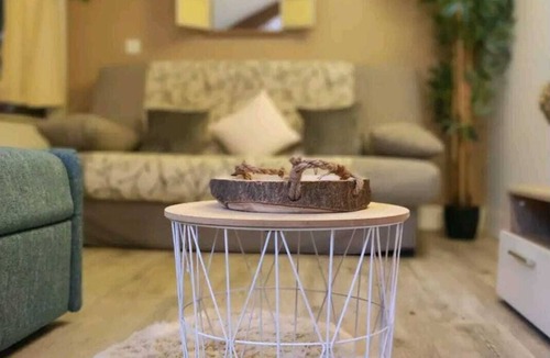 Guzet Neige Apartment | Le Cosy Fleuri and its warm assets 🌸