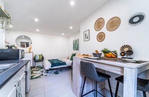 Mons-en-Baroeul Apartment | LE COSY - Free Parking - Proche Gares Lille - Netflix - Wifi