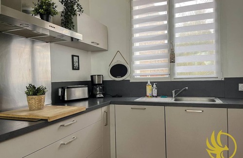 Lens Apartment | Le CosyLens, Moderne et central