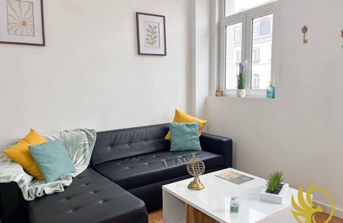 Lens Apartment | Le CosyLens, Moderne et central