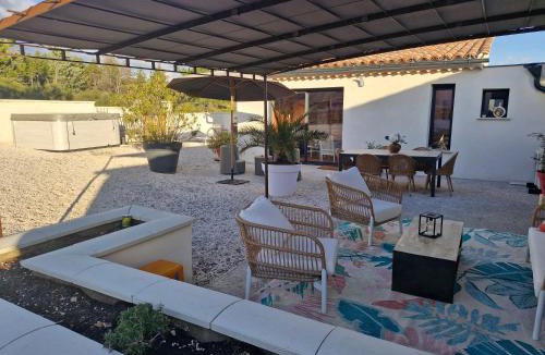 Saint-Etienne-les-Orgues House | Le cottage Bleu du Sud