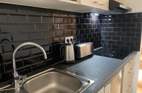 Ville Haute Apartment | Le cottage des remparts - face hotel de ville