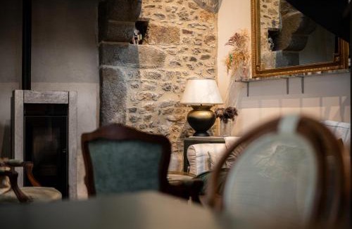 Combourg House | LE COTTAGE Gîte charmant au pied du Château