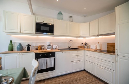 Bayeux Apartment | Le Cottage garden view