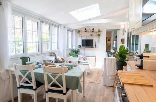 Bayeux Apartment | Le Cottage garden view