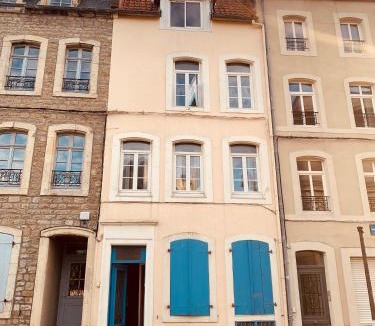 Ville Haute Apartment | Le cottages des remparts - le lodge