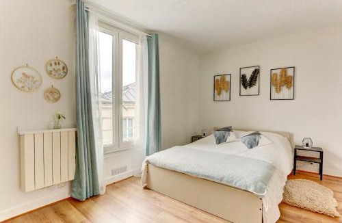 Notre-Dame Apartment | Le Courcillon Calme, Cour privée & Proche Château