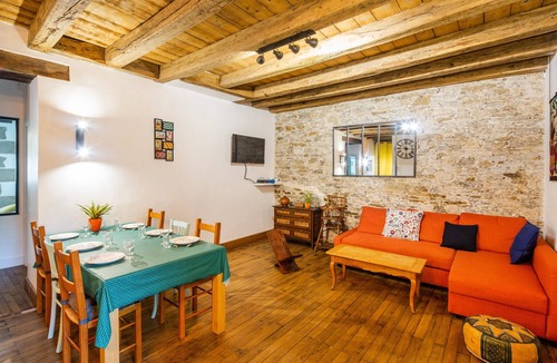 Richebourg - Saint-Clement Apartment | Le Cours Saint Pierre - Entre Château et Cathédrale