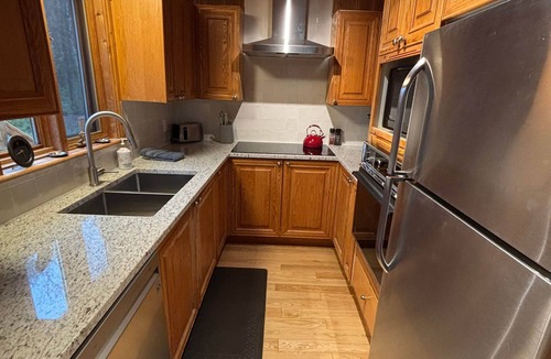Chertsey House | Le Coyote 5 acre private forest CITQ 320122