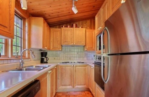 Chertsey House | Le Coyote 5 acre private forest CITQ 320122