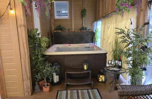 Pointe-de-Sainte-Foy House | Le Cozy Retreat Private Spa Wine & Relaxing Escape