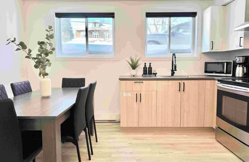 Ste. Foy Apartment | Le Cozy – with EV Charger (Level 2)