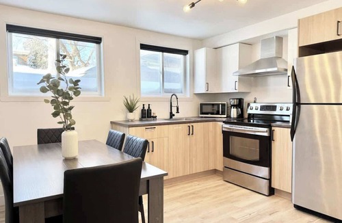 Ste. Foy Apartment | Le Cozy – with EV Charger (Level 2)