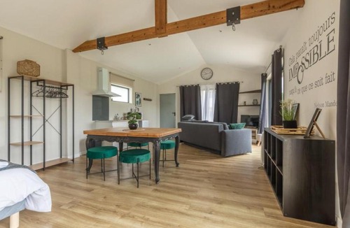 Ondes Apartment | LE CRESPYS - Studio moderne, 30min Toulouse et Montauban, cadre champêtre