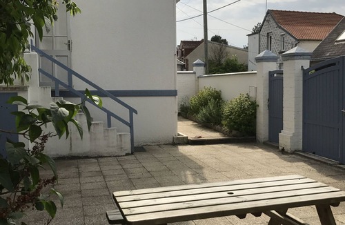 Le Crotoy House | Le Crotoy - Baie de Somme - Character house 8 people with enclosed garden with trees