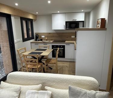 Laval Ski Chalet | Le Crystalia