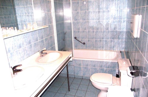 Doue-la-Fontaine Hotel | Le Dagobert