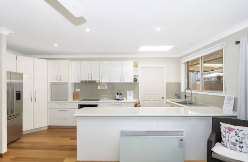 Umina Beach House | 'Le Dauphin' 2Km from beach