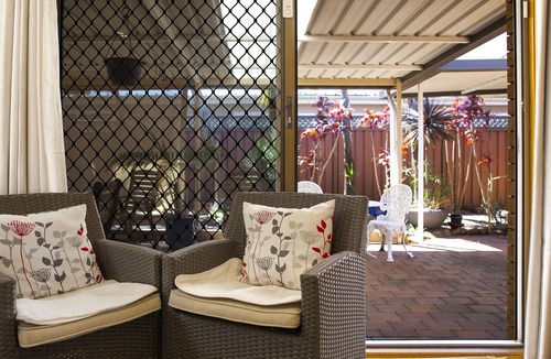 Umina Beach House | 'Le Dauphin' 2Km from beach