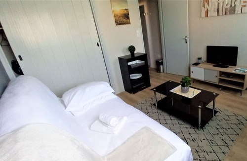Tarbes Apartment | Le Debussy-studio- Parking-centre Ville-wifi Fibre