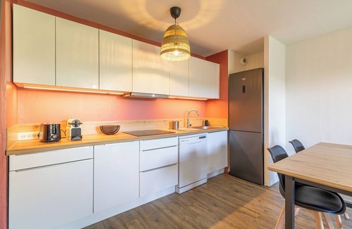 Toulouse North Apartment | Le Diamant - Bright apartment with pool