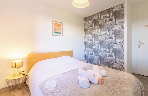 Toulouse North Apartment | Le Diamant - Bright apartment with pool