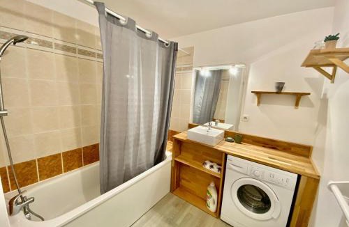 Poitiers Apartment | Le Dolto bright for 4 people