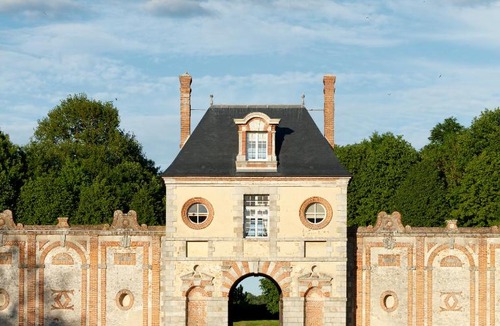 Saint-Martin-en-Biere Apartment | Le Domaine de Fleury - Pierres d'Histoire