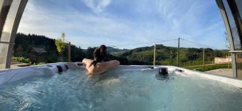 Chauffailles House | Le Domaine de la Source - Jacuzzi - Cadre et Tranquillité