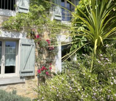 Servies-en-Val House | Le Domaine de La Tuilerie - Gite de charme en bord de riviere avec piscine