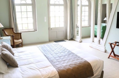 Fresneaux-Montchevreuil House | Le Domaine de Montchevreuil