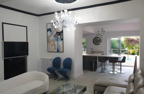 Carignan-de-Bordeaux House | Le Domaine de Peyvideau