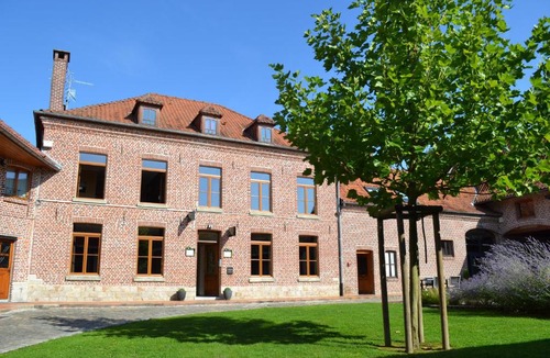 Ennevelin Hotel | Le Domaine des Cigognes