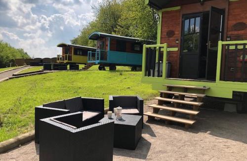 Buding House | le domaine des drôles de dames