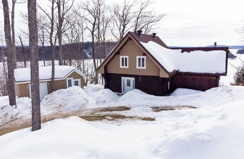 Cheneville Ski Chalet | Le Domaine forêt d'eau II